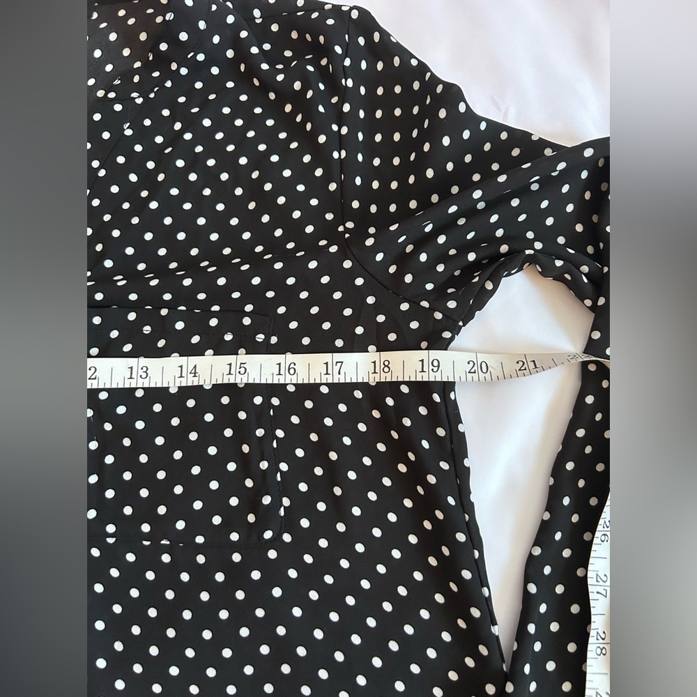 Forever 21 Black and White Polka Dot Button Up Blouse Size Medium - Picture 5 of 7